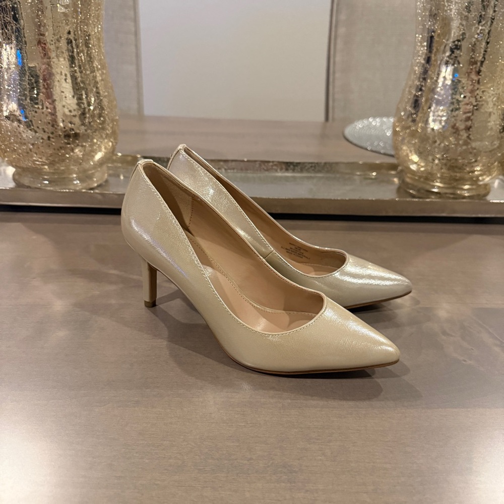 BCBG Champagne Pumps Size 6 ✨ Trendy Glam Heels | Brand New
